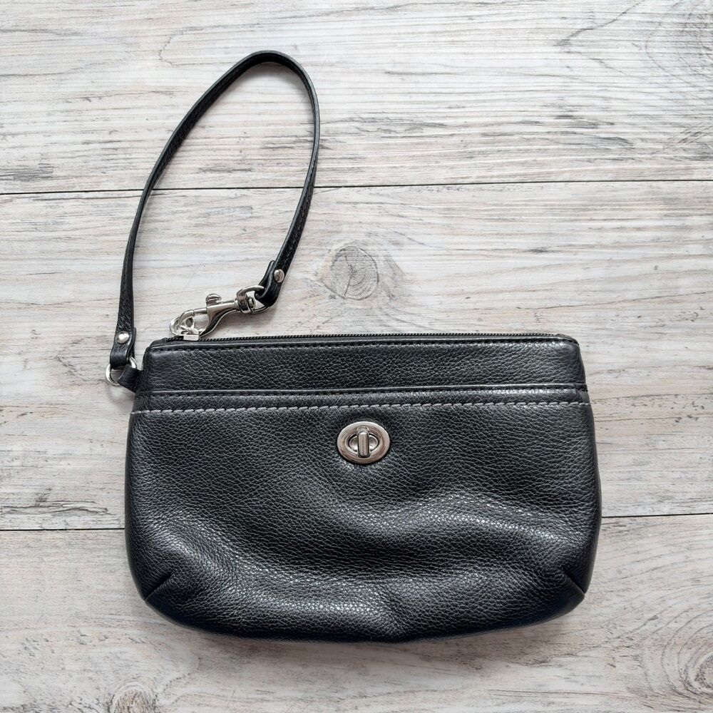 Coach F49472 Black Pebbled Leather Turnlock Wristlet Clutch Pouch Silver Y2K
